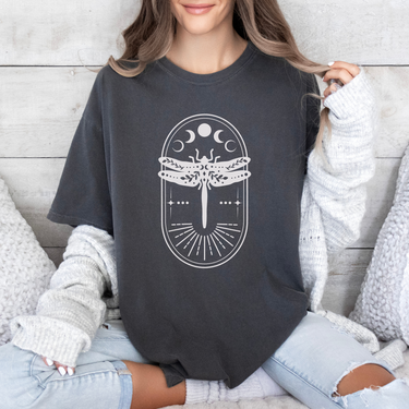 Camiseta con ilustración de libélula