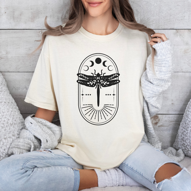 Camiseta con ilustración de libélula