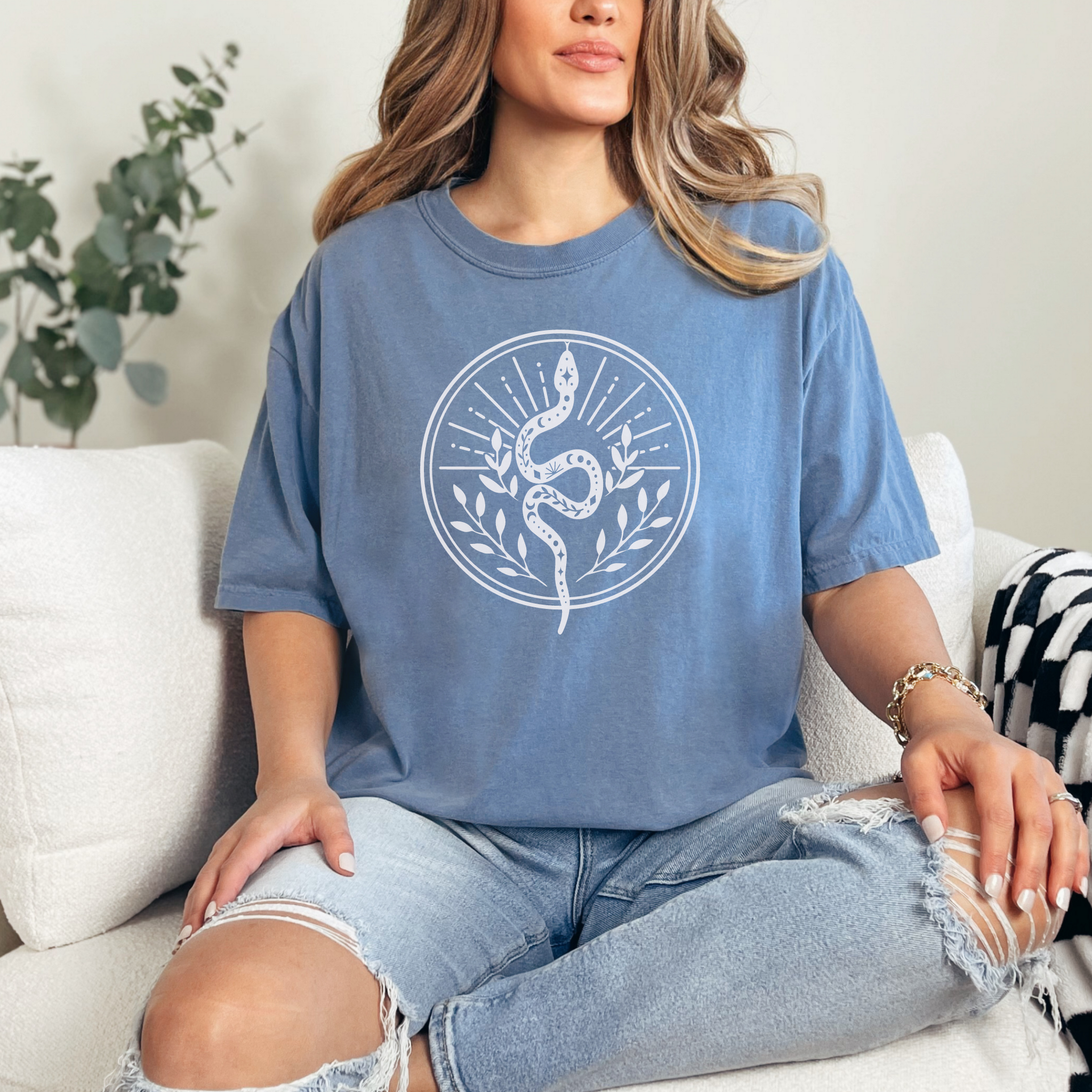 Camiseta con círculo de serpiente